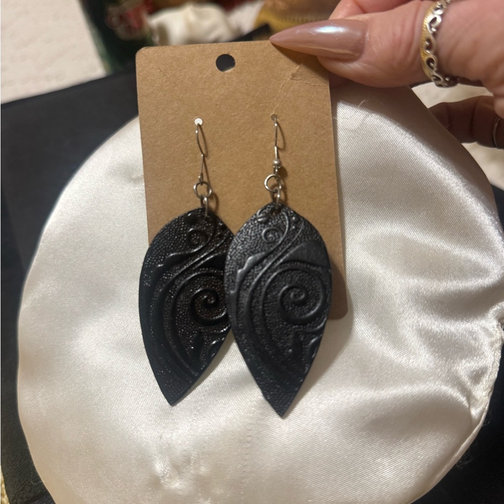 Elegant Black Leather Leaf Earrings
